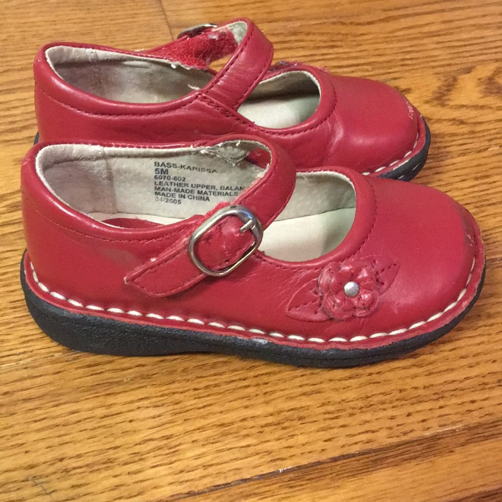 Bass red leather Velcro close shoes size 5